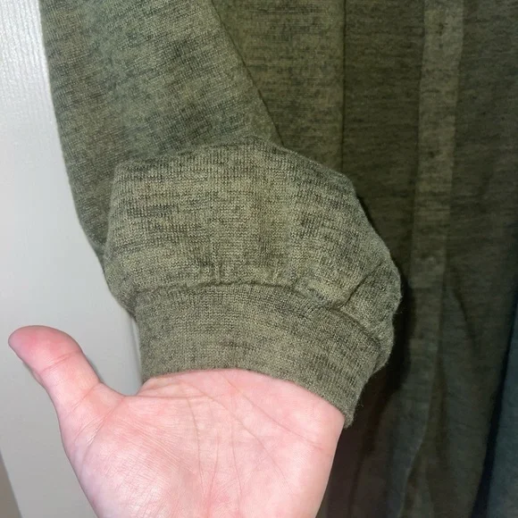 Button back cardigan • size small - Picture 2 of 5